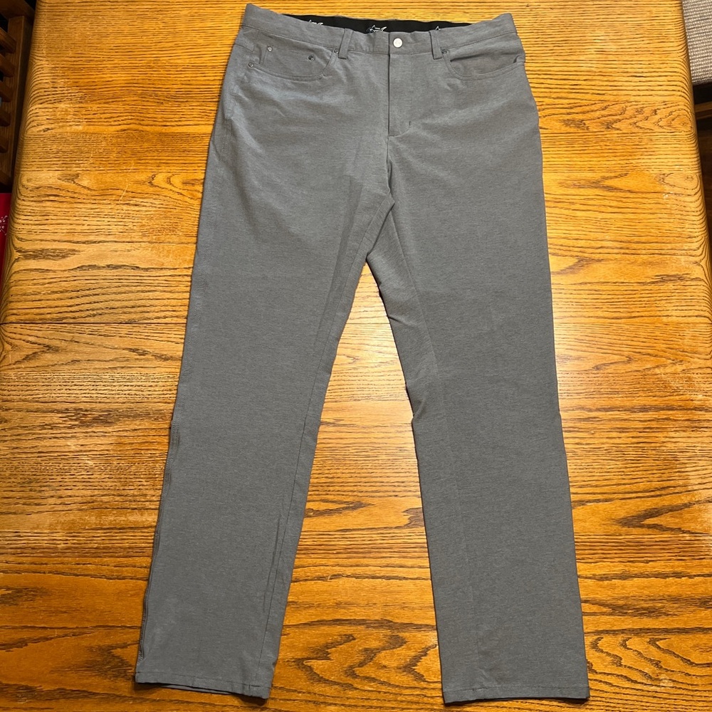 Greg Norman Jordan Flat Front Golf Pants Men’s Gray Performance Stretch